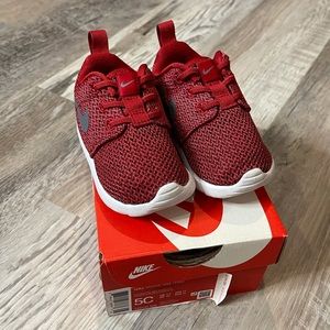 Toddler Nike Roshe size 5c